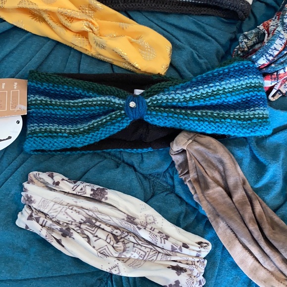 8 assorted headbands/ear covers - Picture 8 of 8